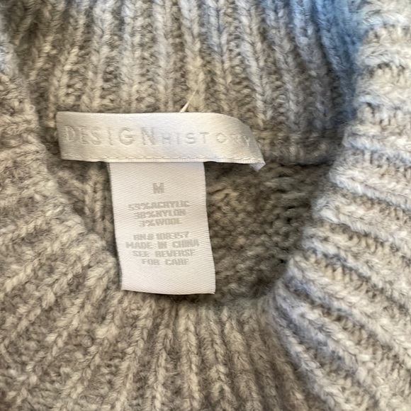 Fringe Cable-knit Crewneck Sweater in Grey - Picture 4 of 4